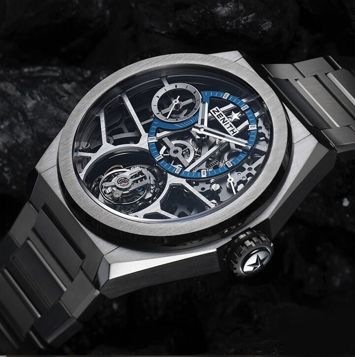 Defy Zero G配备品牌专利技术陀螺仪模组，并搭载El Primero 8812S手动上链机芯，为高度精准作双重保证