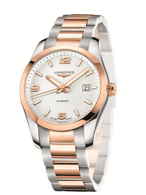银色表面上衬以加上Super-LumiNova®夜光涂层的3个阿拉伯数字及9个刻度显示，优雅经典