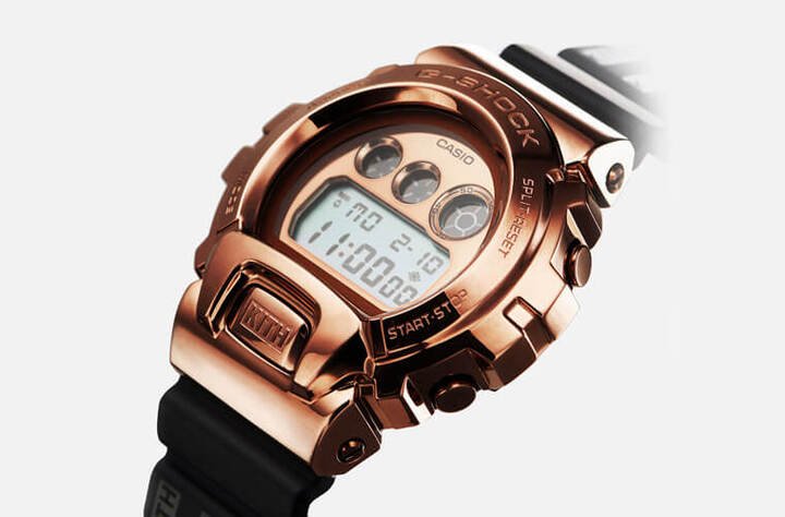 限量版的GM-6900KTH维持G-SHOCK既有的耐冲击构造与防水200米，更搭载1/100秒计时码表、每日闹铃与EL冷光照明等多样化机能