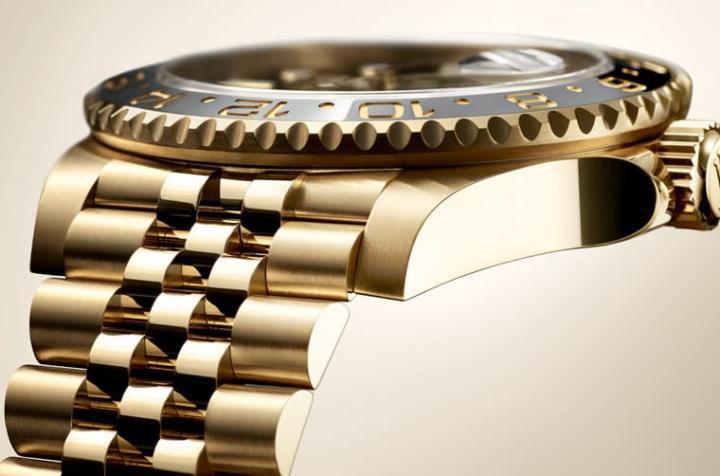 采用黄金或黄金钢材质的GMT-Master II一律都配置五珠带。