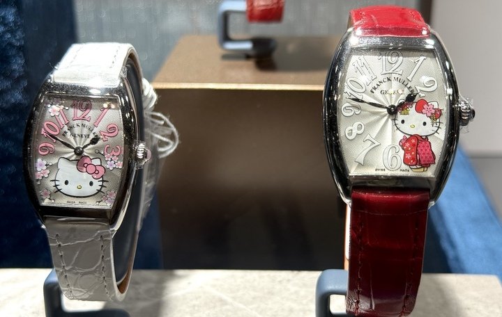 Cintrée Curvex Hello Kitty™ 系列以崭新而别出心裁的方式诠释了法兰克·穆勒（Franck Muller）的品牌精神，这是该品牌与享誉全球的Hello Kitty™首次联名合作。