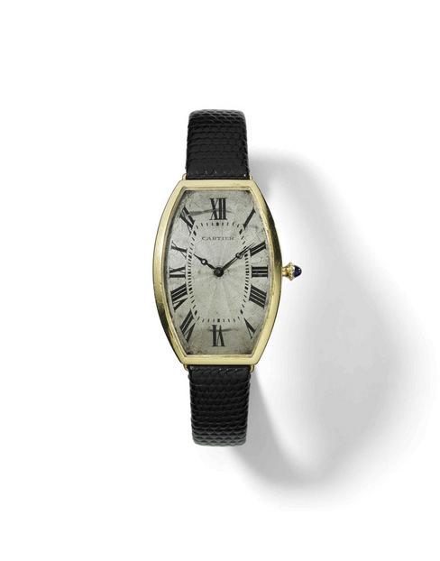 卡地亚于1906年推出的Tonneau酒桶形腕表，其弧形表壳开创了一个新纪元。Tonneau腕表，1908年，卡地亚巴黎