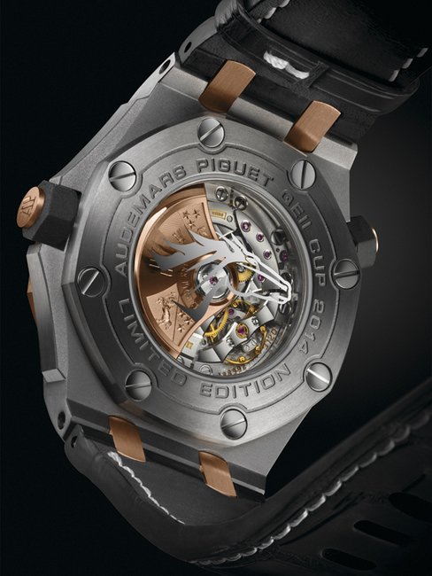 底盖上镌刻「Audemars Piguet QEII Cup 2014 ％ Limited Edition」 字样及「Audemars Piguet QEII Cup」标志