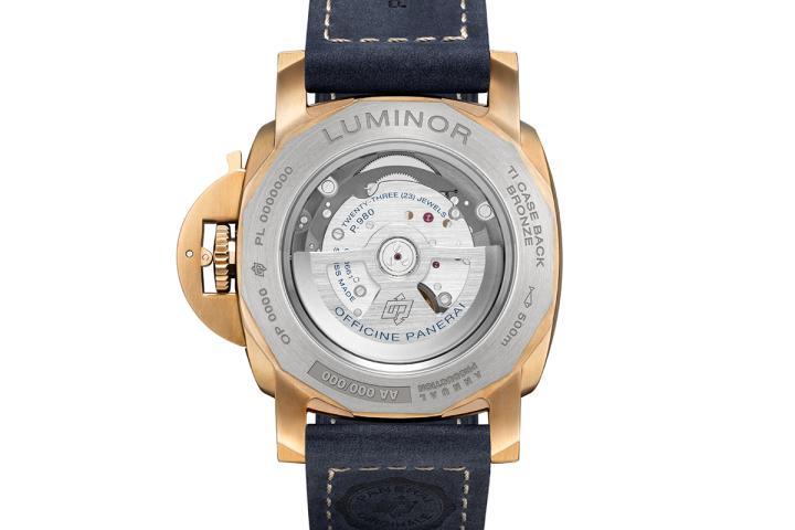 全新 P.980 机芯专为精准走时而研发，具备三日动力储存，精密的机械结构可以透过透明蓝宝石水晶玻璃表背一览无遗。该机芯采用横跨式摆轮夹板，强化稳定性以防外在冲击。