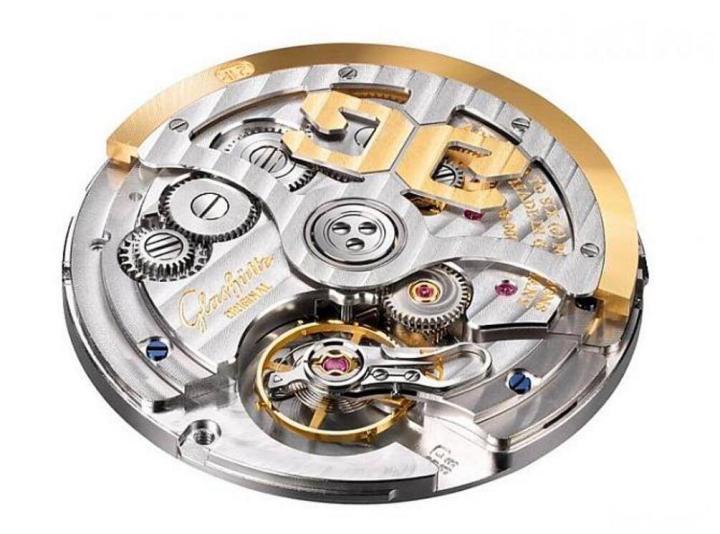 Cal. 36 自动上链／时、分、秒／直径32.20mm／厚度4.45mm／27石／震频28,800vph／ 双向自动上链、无卡度硅游丝、调速螺丝摆轮、鹅颈式微调、卡口座式机芯固定环