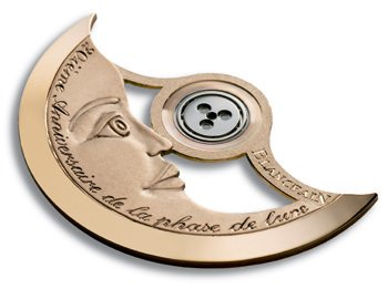 BLANCPAIN Villeret系列全历月相腕表摆陀采用18K红金，摒弃传统的几何形状，采用弯月形设计