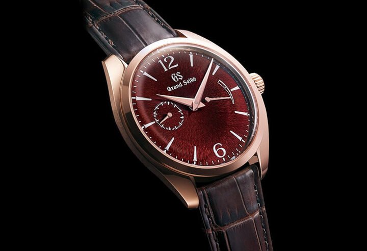 GRAND SEIKO新作品Elegance搭载品牌打造的全新手上链机芯9S63，其以超薄设计以及焕然一新的面盘布局与装饰工艺，展现有别于过往GS手表的新气象