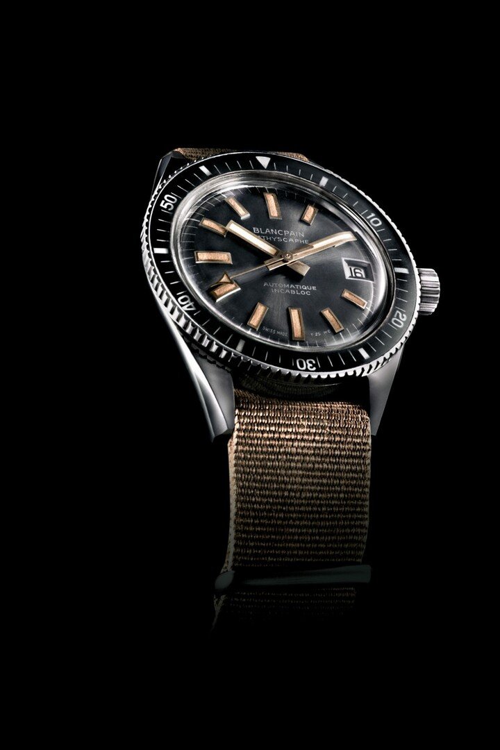 1968 年古董 Bathyscaphe 的经典比例、品牌标志和几何棒形时标都是 Bathyscaphe 70 周年限量版复刻的灵感来源。