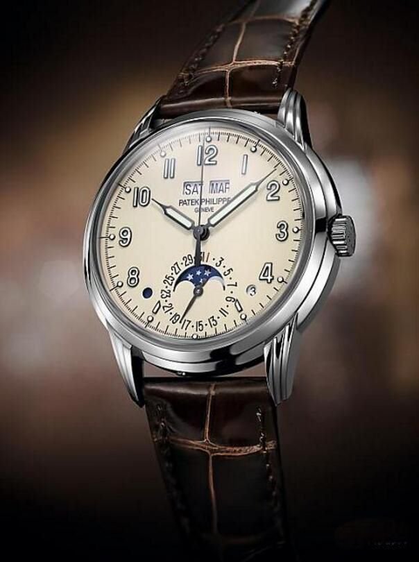 Ref. 5320G除了面盘配置经典古朴，表壳更採用罕见的三层表耳设计，整体极具50年代的风味