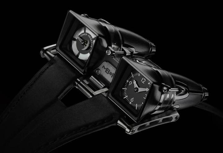 HM4终极版腕表由黑色PVD涂层钛金属制成