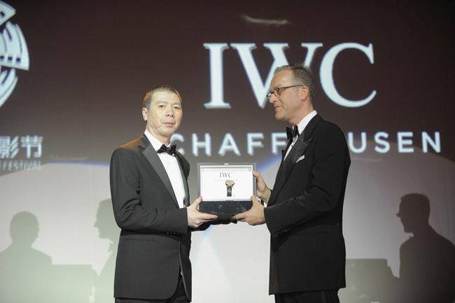 IWC万国表为冯小刚导演特别颁发了一枚葡萄牙自动腕表（型号：IW500114）