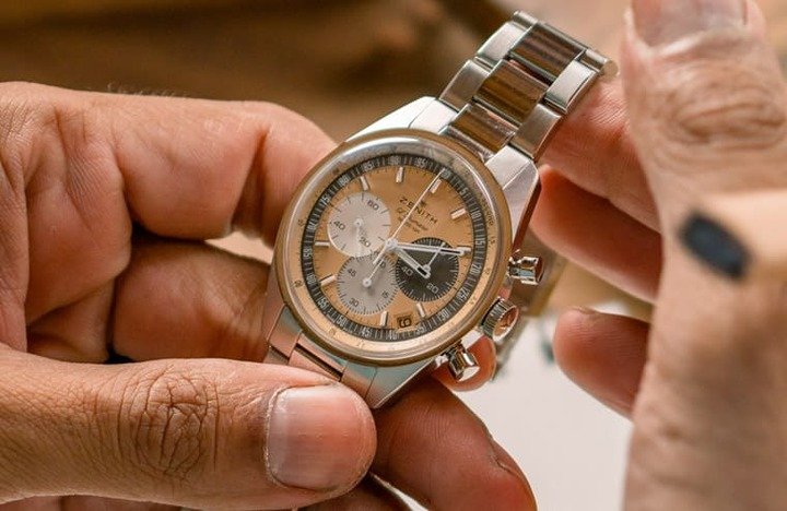真力时与国外著名钟表时计平台Hodinkee合作，双方以Chronomaster Original为基础，开发出面盘带有特殊色的限量版。