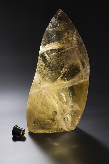  制作Métiers d'Art 艺术大师Arca座钟的天然水晶-黄晶