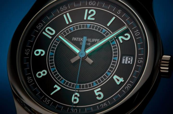 手表的阿拉伯数字时标以及时、分指针都有夜光涂料，在暗处还是可以清晰显时。