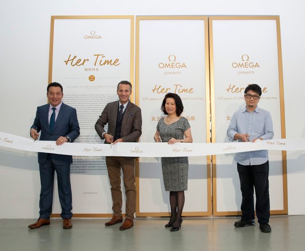 （左起）杨骅、安世文、陈素贞以及顾建军共同为臻品展开幕式剪彩