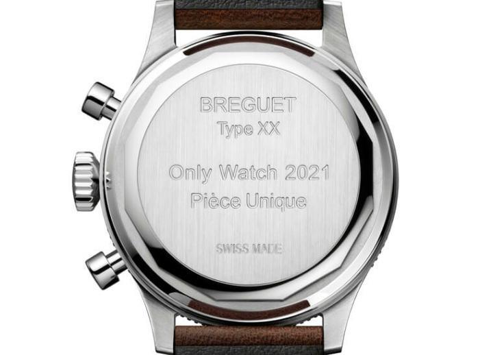 实底盖上刻有”Only Watch 2021 Pièce Unique”字样，借此突显手表珍贵特性