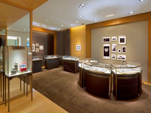 精品店一层腕表展示区