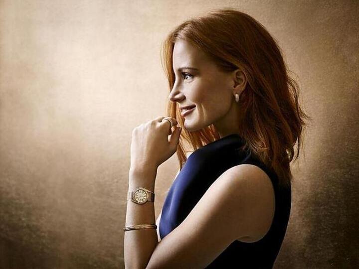 美国女演员洁西卡·崔丝坦(Jessica Chastain)佩戴的这款伯爵Limelight Gala米兰网织鍊带腕表