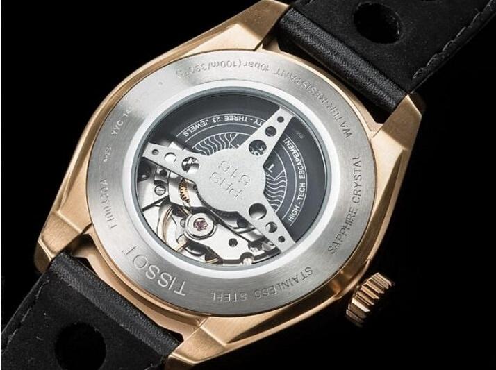 翻过来欣赏表背上透视的机芯运作，底盖刻意饰有方向盘造型，天梭对于细节的注重，处处都带给表迷惊喜