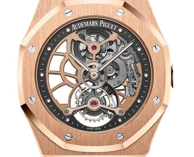 玫瑰金材质的八角面盘与冷色调素雅镀铑机械零件相呼应，经典又兼具机械美感