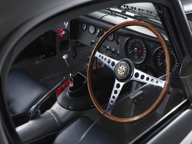  跑车方向盘启发了BREMONT Jaguar MKI及 MKII腕表的摆陀设计