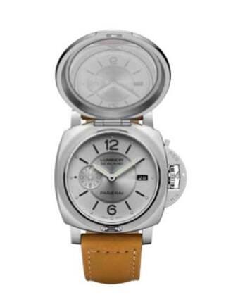 PAM00852／精钢材质／P.9000自动上链机芯／时、分、小秒、日期显示／防水100米／表径44mm／限量99枚