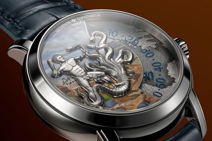 每一枚表盘俨然一幅艺术画布，由江诗丹顿 Métiers d'Art 艺术大师工坊的珐琅彩绘大师与手工雕刻大师共同施展精湛技艺，将传诵千年的瑰奇神话栩栩呈现于眼前。
