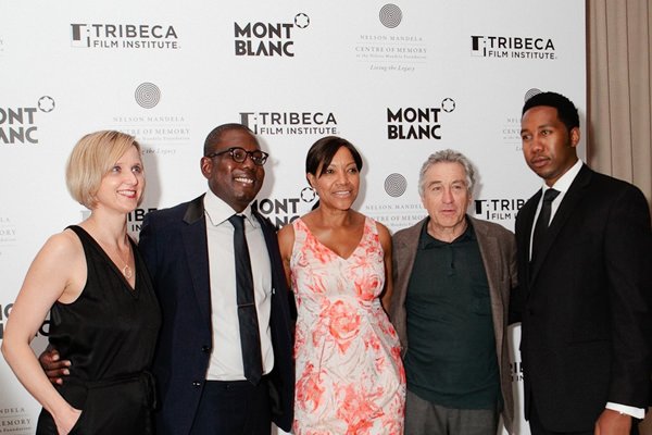 (由左至右)万宝龙北美区营销副总裁Paula Dirks,Kweku Mandela,劳勃狄尼洛夫人Grace Hightower De Niro,劳勃狄尼洛,以及Ndaba Mandela