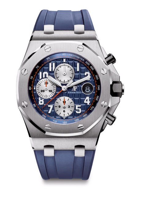 爱彼皇家橡树离岸系列42毫米计时码表，此款「海军」表款，搭配宝蓝色表盘、橡胶表带以及黄色计时指针，对比鲜明的颜色组合，增添了一份清新动感之美