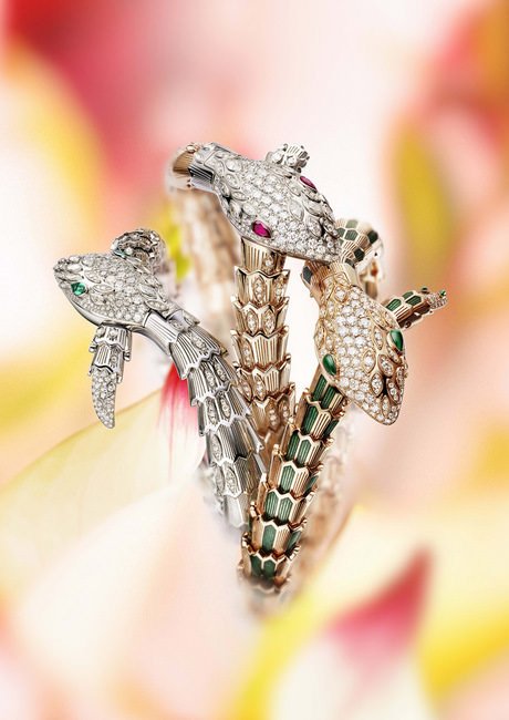 Serpenti 顶级珠宝腕表的传奇以三款绝美蛇形时计的样式，再次复活重现于众人眼前