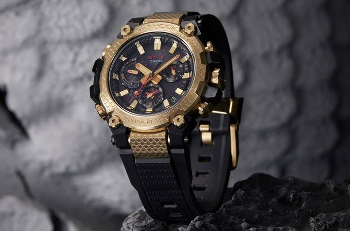 G-SHOCK MT-G系列以龙年为主题，创作出一款富有金龙气势的生肖表MTG-B3000CXD-9A。