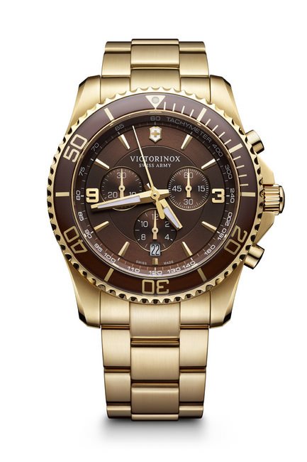  Maverick Chronograph计时码表棕色表盘，棕色亮漆表圈，金色PVD镀膜精钢表带