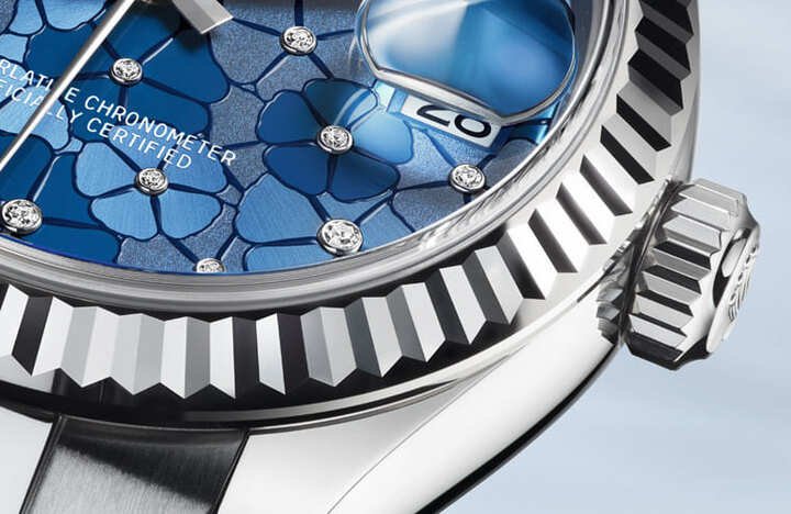 采用新面盘图案的Datejust 31由于都是金钢甚至K金材质，因此它们一律都使用坑纹表圈或镶钻表圈。