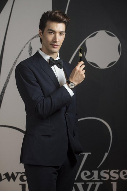 锦荣演绎2014年万宝龙艺术赞助系列Henry E. Steinway限量款4810书写工具与Meisterstück Heritage大师杰作传承系列玫瑰金万年历腕表