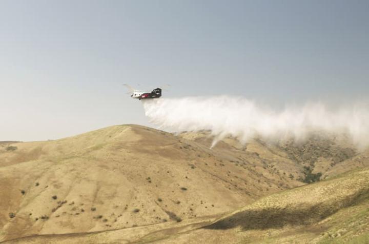 Coulson Aviation常在远低于一般客机飞行高度的低空（如200英呎）进行空中消防作业，工作充满相当高的风险。