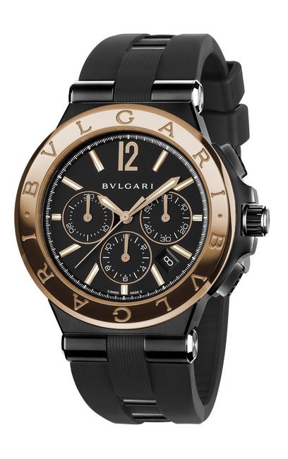 Diagono Ultranero Chronograph计时腕表配置精钢链节和针式表扣，18K玫瑰金表圈款式则为DLC涂层
