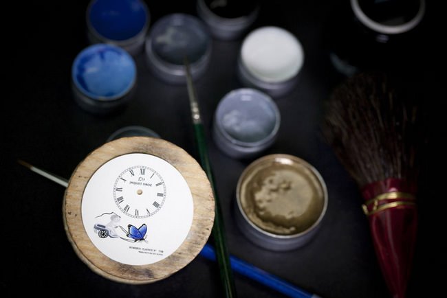 明亮色彩由工匠层层描绘，精湛手艺堪称为袖珍的艺术品