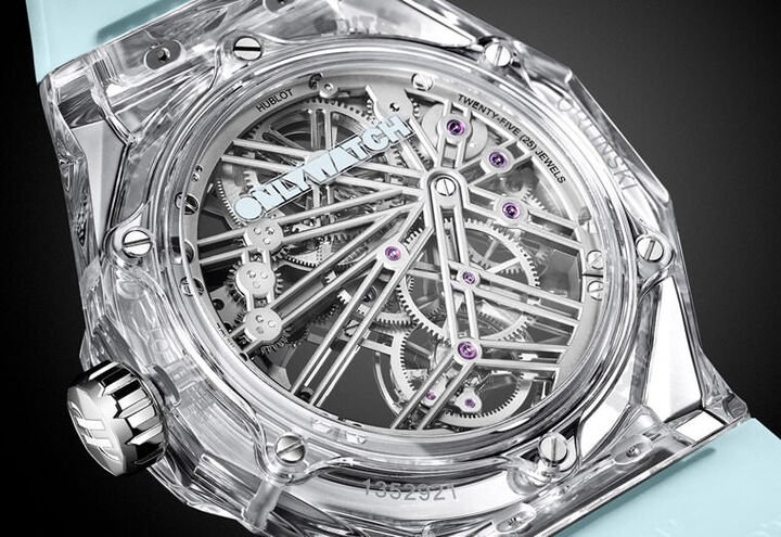 表背可见到水蓝色的”ONLY WATCH”字样，这代表这款表就只制作这唯一一只