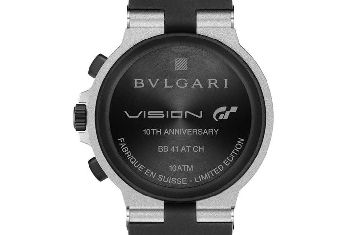 表背分别镌刻宝格丽Logo以及Vision GT 10周年纪念标志。