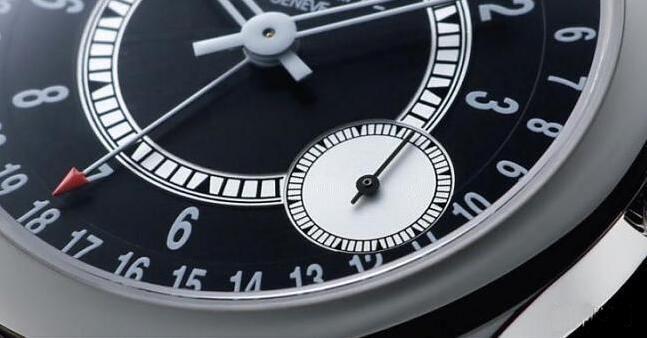 以深黑和银色为主调的面盘上，手工饰以放射状及缎面纹印，于细节处体现百达翡丽追求的极致质感