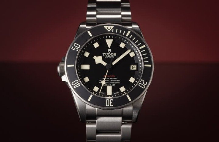 帝舵为左撇子设计的Pelagos LHD，让习惯把手表戴在右手的人可以用左手轻松调校时间和上炼。