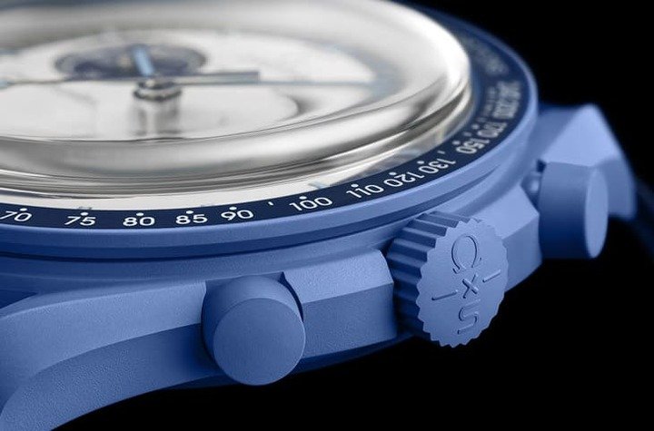SWATCH迎接2024年的蓝月满月，新发表Bioceramic MoonSwatch Mission To Thesuper Blue Moonphase，手表表壳以蓝色生物陶瓷制成。