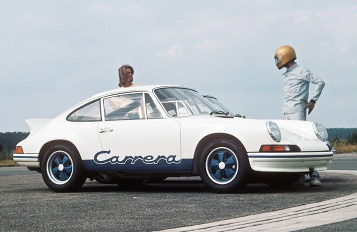保时捷经典跑车911 RS 2.7 2022年适逢问世50周年，身为保时捷合作伙伴的泰格豪雅为此推出一款限量表共同庆祝。Source：PORSCHE