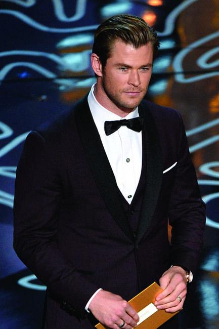 好莱坞性格男星Chris Hemsworth出席第86届奥斯卡颁奖典礼盛会佩戴万宝龙Meisterstück Heritage系列腕表