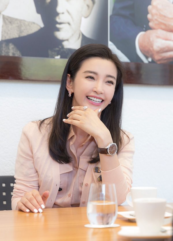 李冰冰佩戴马利龙缘动力女装腕表