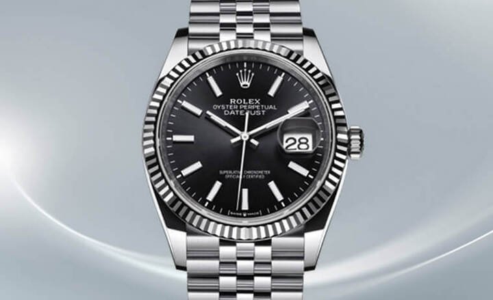 Datejust 36 2019年再推新作，这次改换成白金半金材质，搭配黑色太阳纹面盘，整体风格更趋中性，让偏好小表径的男士多了一个选择