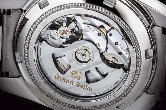 9S86是SEIKO突破高震频技术的重要作品，拥有36,000vph高震频机芯，以及符合「GS规格认证」的高端制表标准，每日误差在-3～+5秒以内