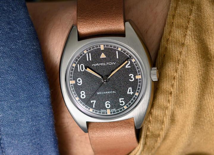 汉米尔顿延续前两年推出完美复刻手表的热度，近期再度发表Khaki Pilot Pioneer Mechanical这款复刻飞行军表