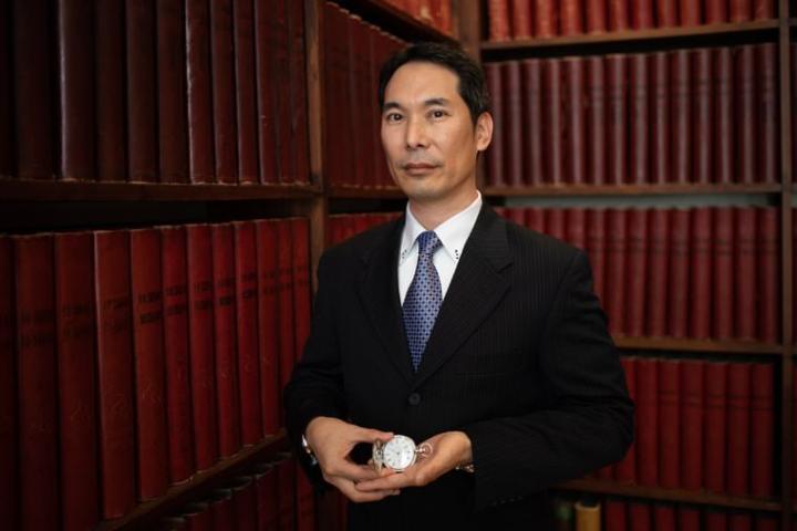 美籍日裔的收藏家Seiji K. 亲自造访浪琴表总部进行鉴定
