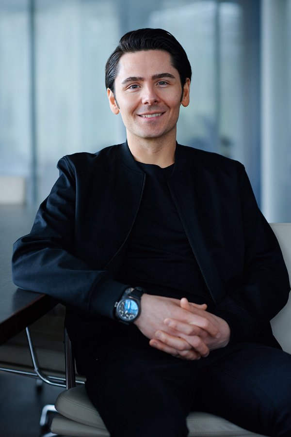 Nenad Mlinarevic佩戴大型飞行员系列TOP GUN万年历腕表
